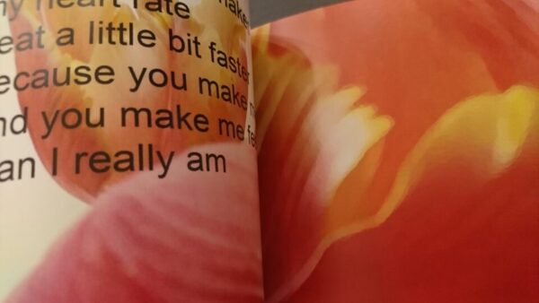 This is part of the artbooks Flowers and Thoughts inside. Copyright belongs to DotLive Global AB. Detta är en del av insidan i Flowers and Thoughts. Upphovsrätten tillhör DotLive Global AB